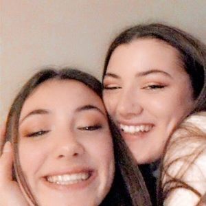 Meet your Posher, Chloe